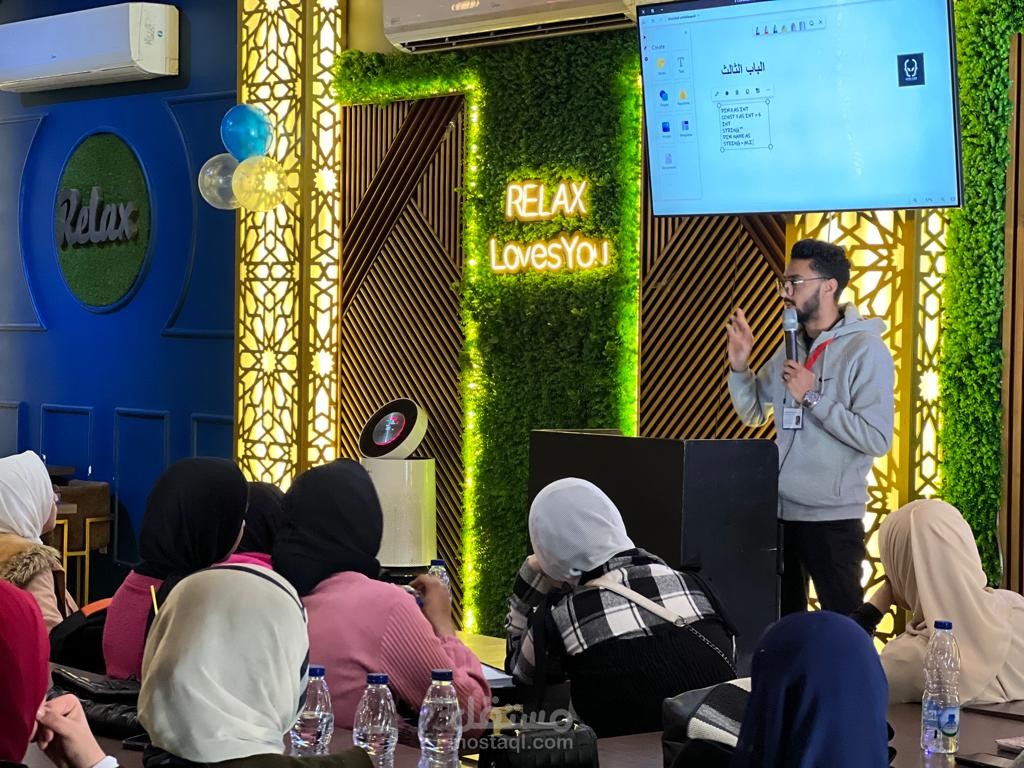 محاضر برمجة - instructor