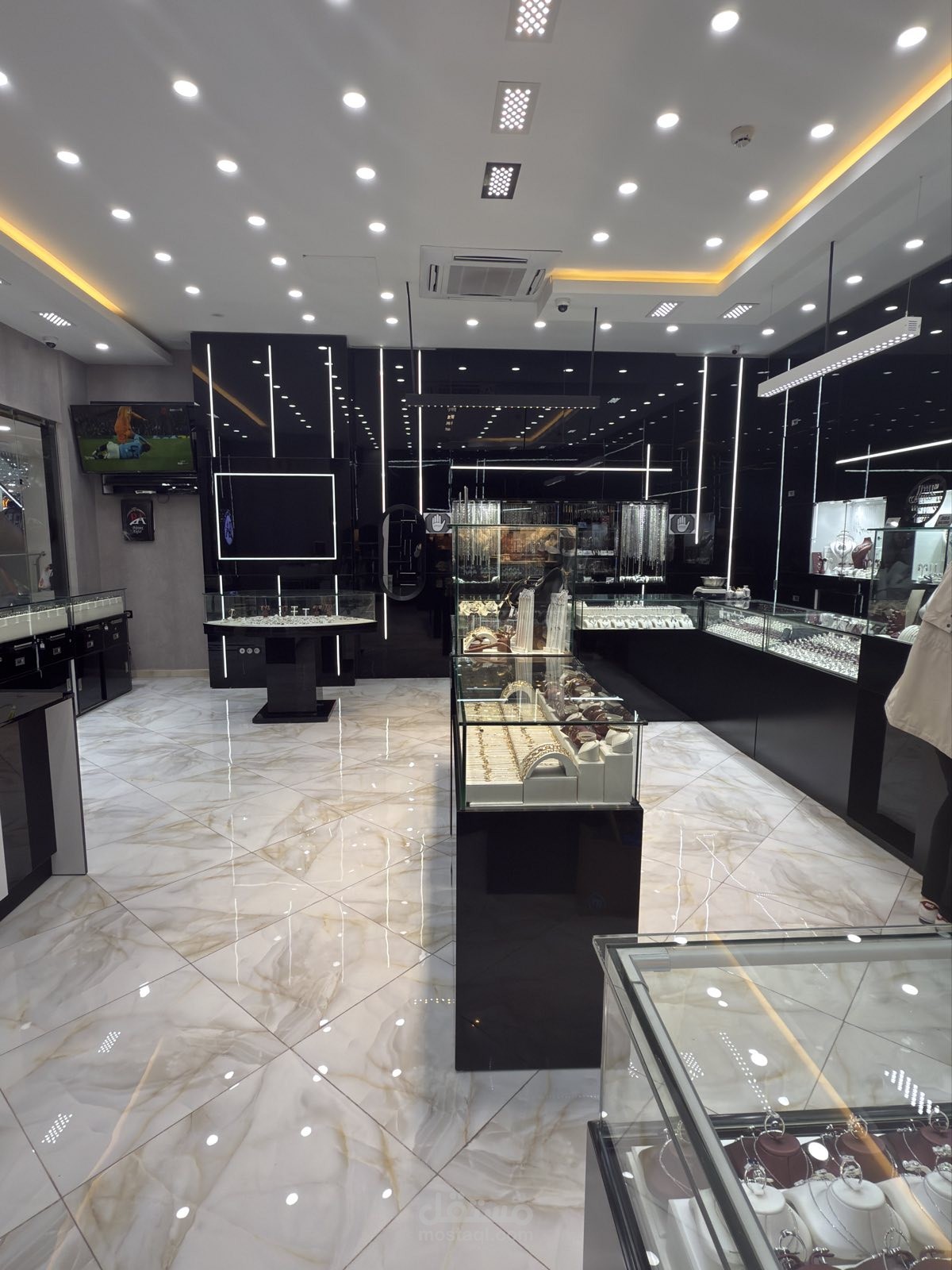 jewelery store AB in yes mall