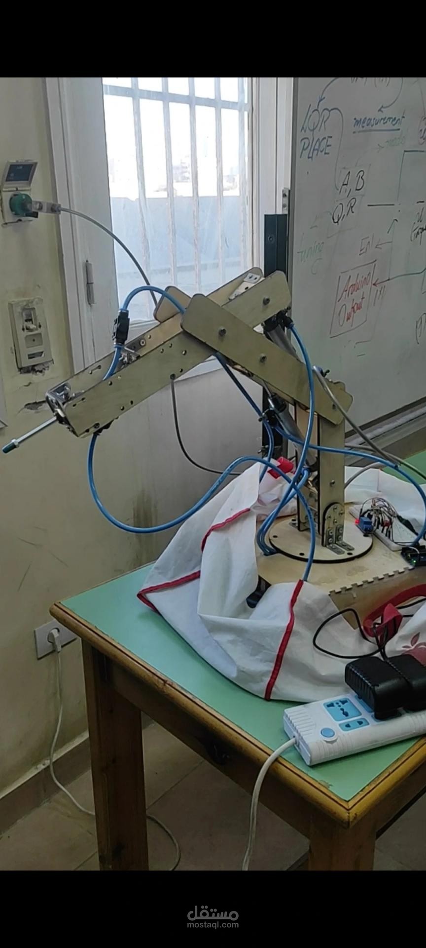 الكسارة الهيدروليكية (Hummer Jack Excavator)