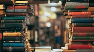يمكنني كتابه مقالات في اي مجال يخطر علي بالك و يمكنني تلخيص كتب و روايات و عمل بحث ملخص عن اي شئ تريده