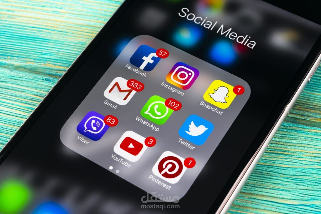 إداراة حسابات مواقع التواصل الإجتماعي