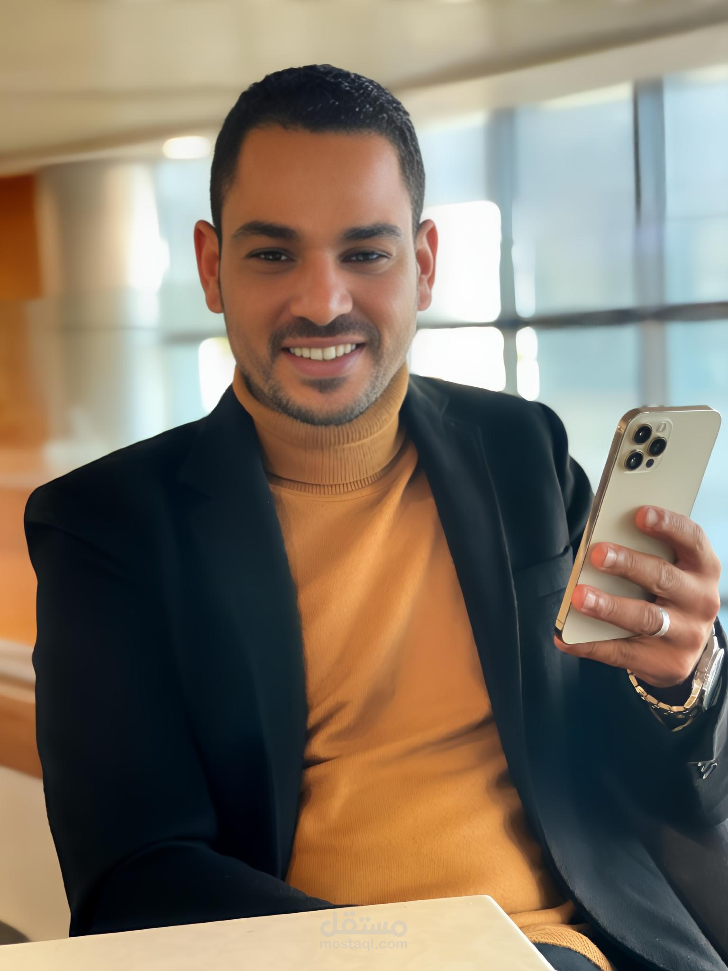 حاصل على بكالوريوس نظم المعلومات الادارية