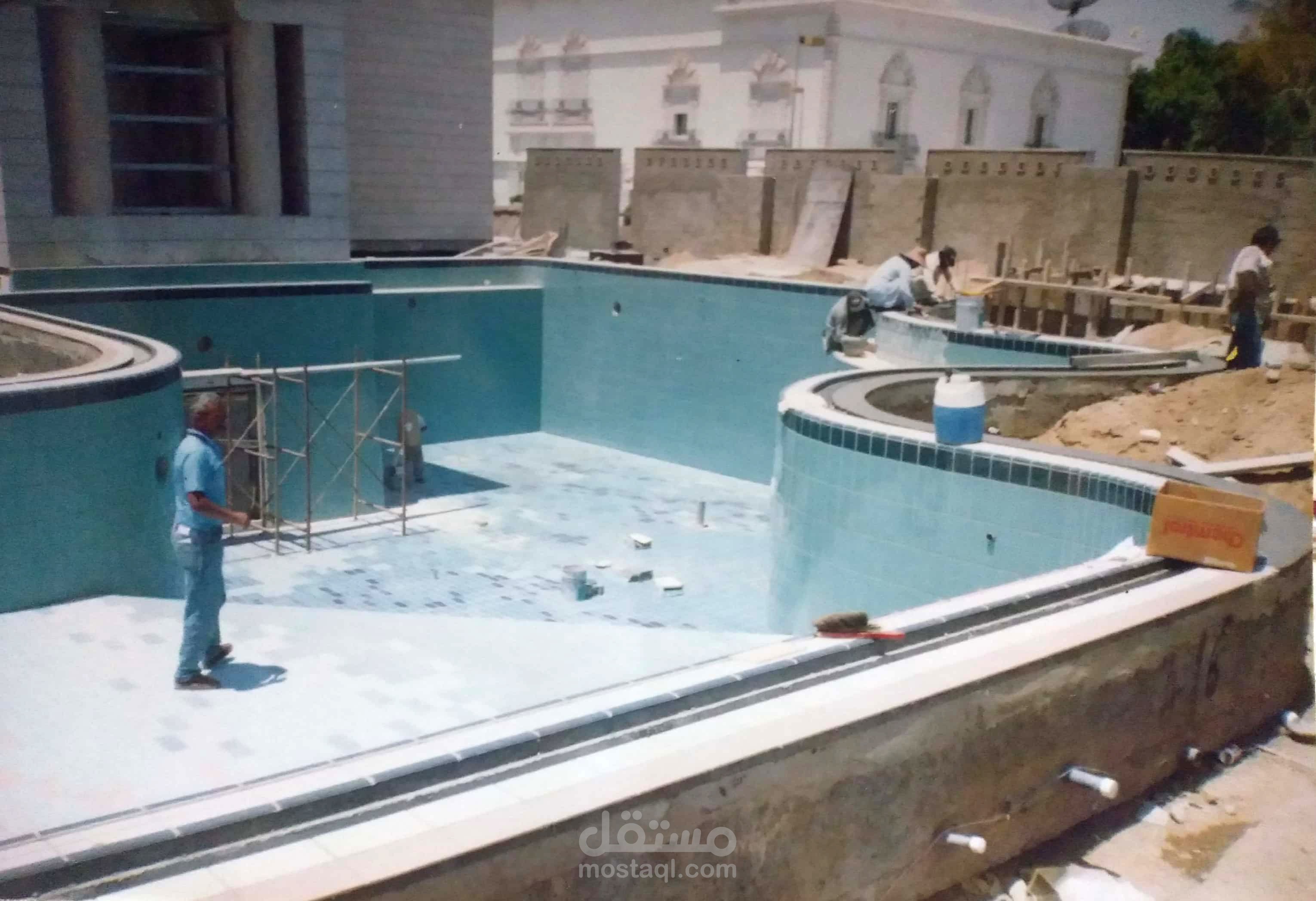 شركة عيسى بن لادن للمسابح و الأرضيات - جدة