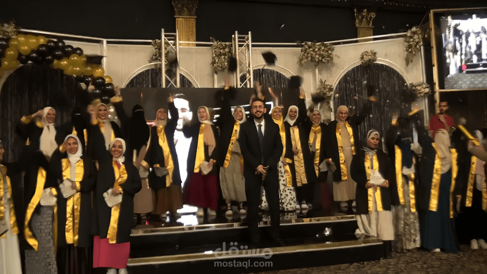 تعديل فيديو ملخص لحفله تكريم طلاب من العلم الخاص بهم