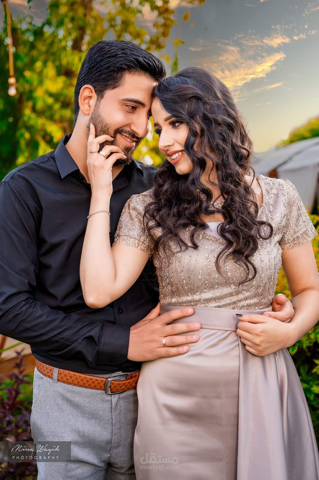 عمل أيدت للصور الشخصيه وغيرها