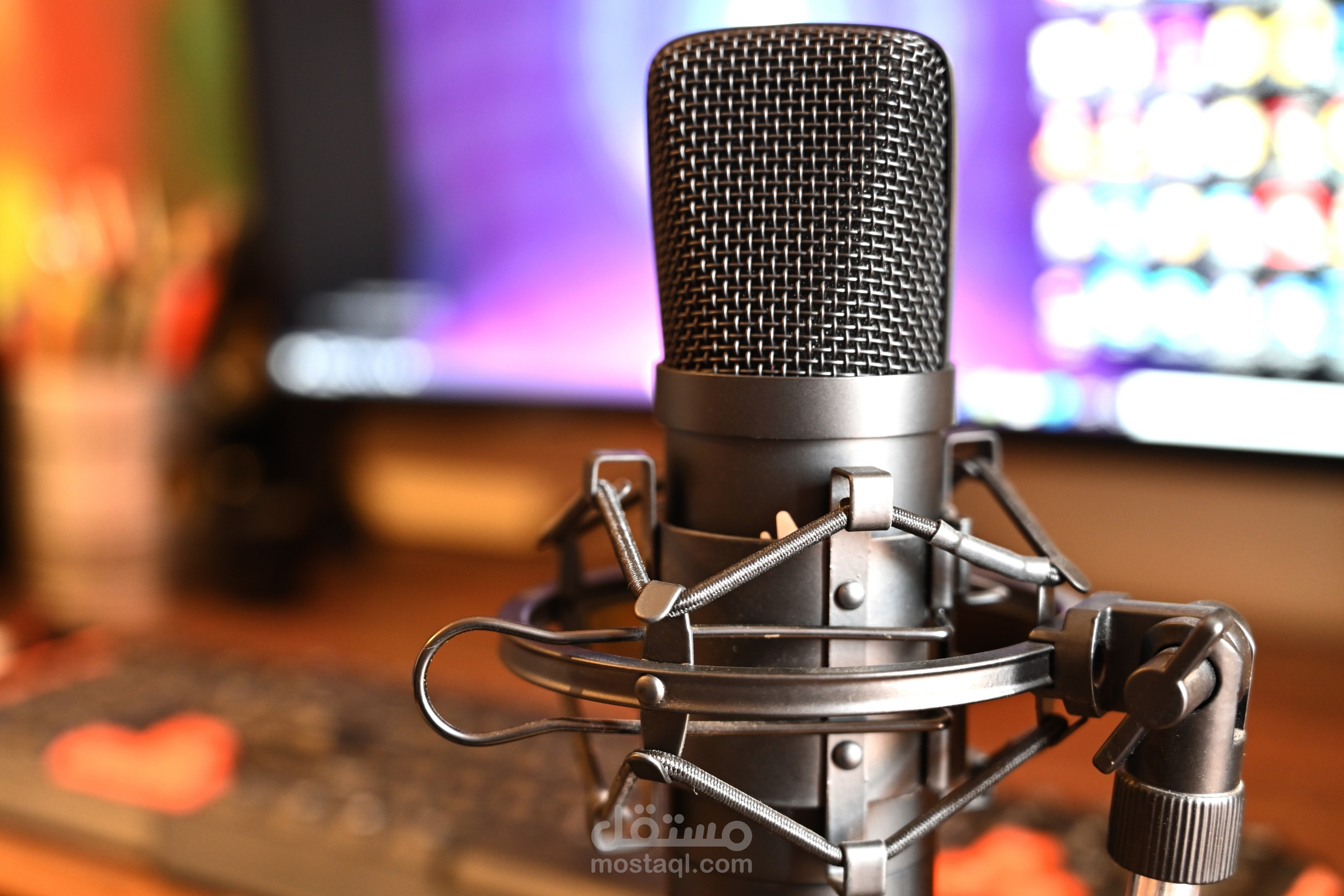 خدمة التعليق الصوتي باللغة الانجليزية و العربية بأصوات رجال ونساء