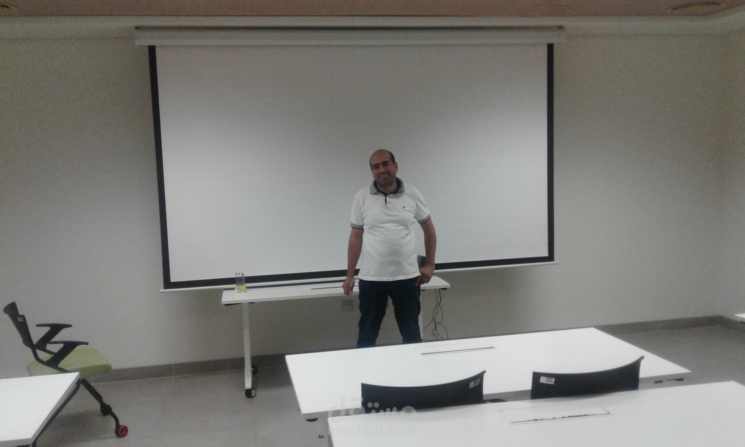 تدريس اللغة الإنجليزية أونلاين و فى الموقع  لطلاب كبرى الجامعات و الأكاديميات و المدارس الدولية حول العالم