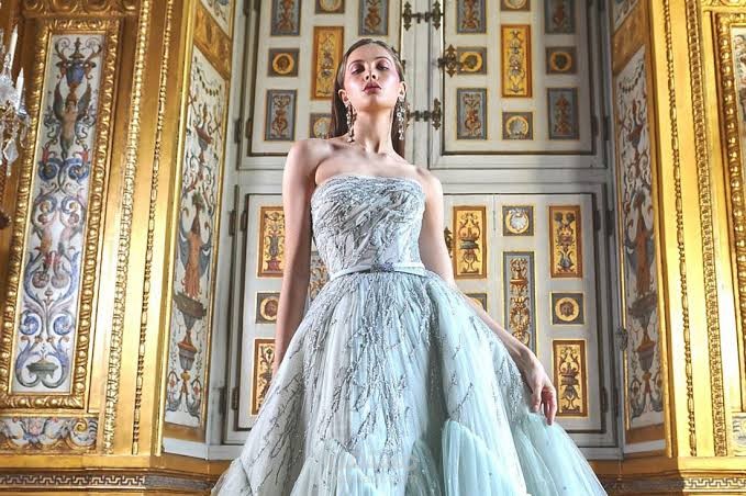 قصة قصيرة -رقصة الوردة السماوية اللون- من تأليفي