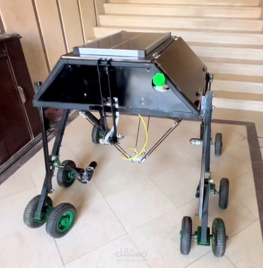 روبوت ذاتي الحركة للتخلص من العشب الضار