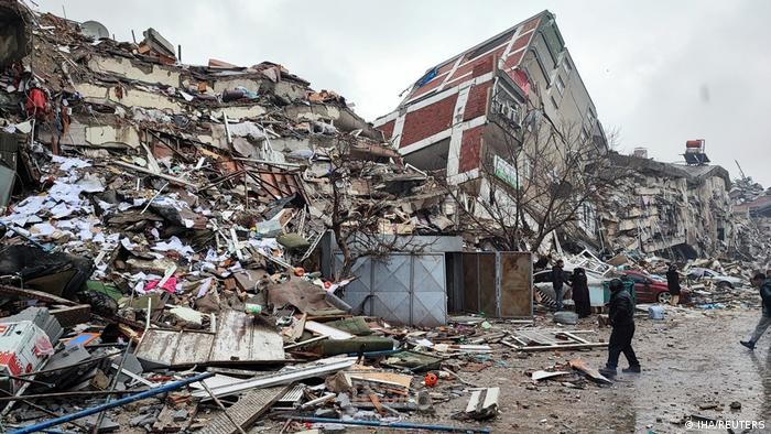 الأرض والزلازل