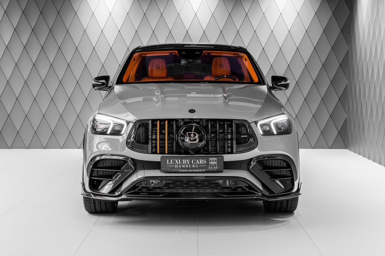 نعليق صوتي لاعلان باللغة الانجليزية