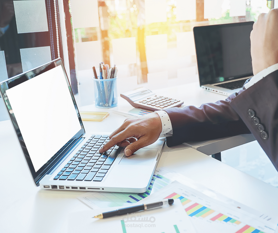 ادارة حسابات وادخال بيانات