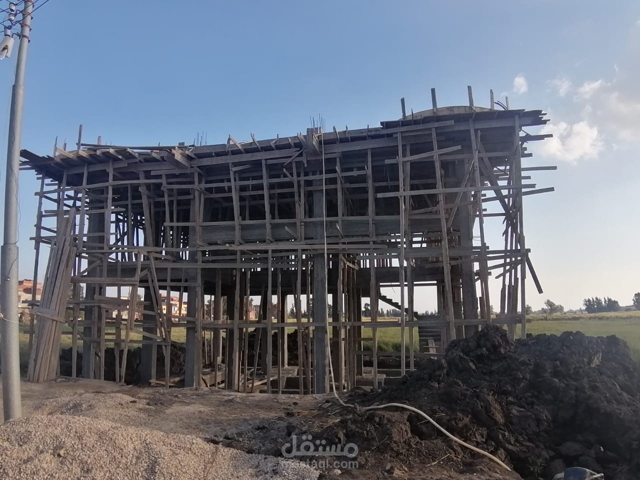 تصميم انشائى وحصر كميات لمبنى سكنى