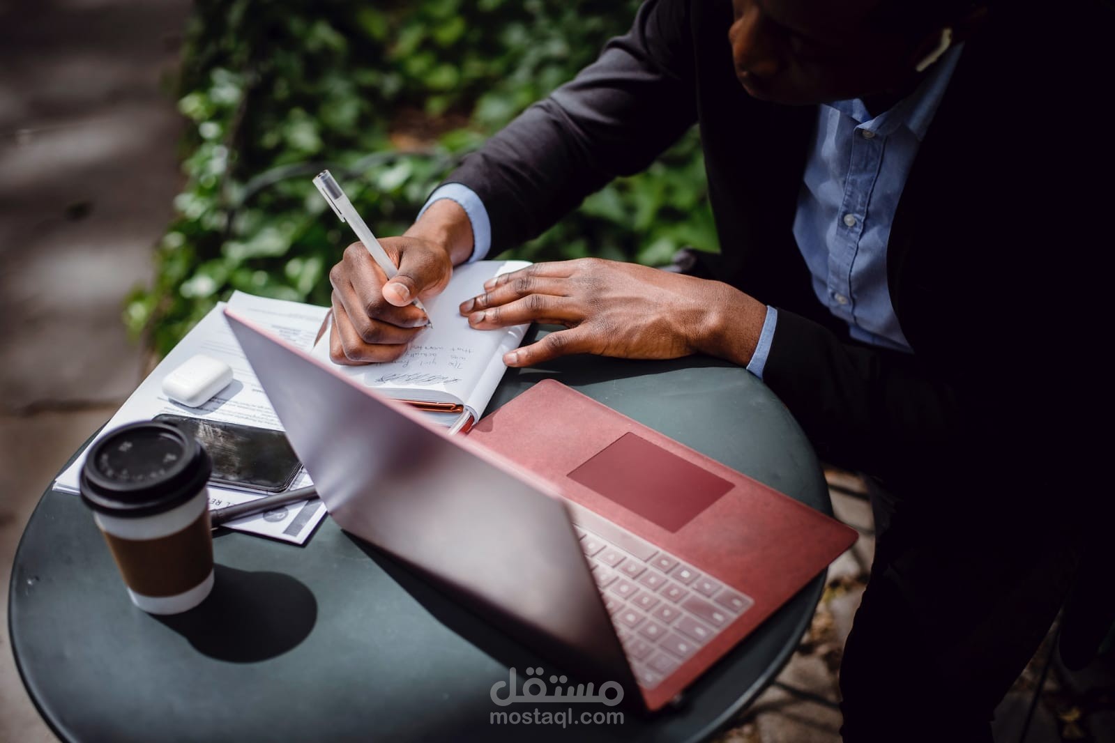 كتابة أكاديمية للأبحاث العلمية وصياغتها وتوثيقها وفقا للمعاير المطلوبة.