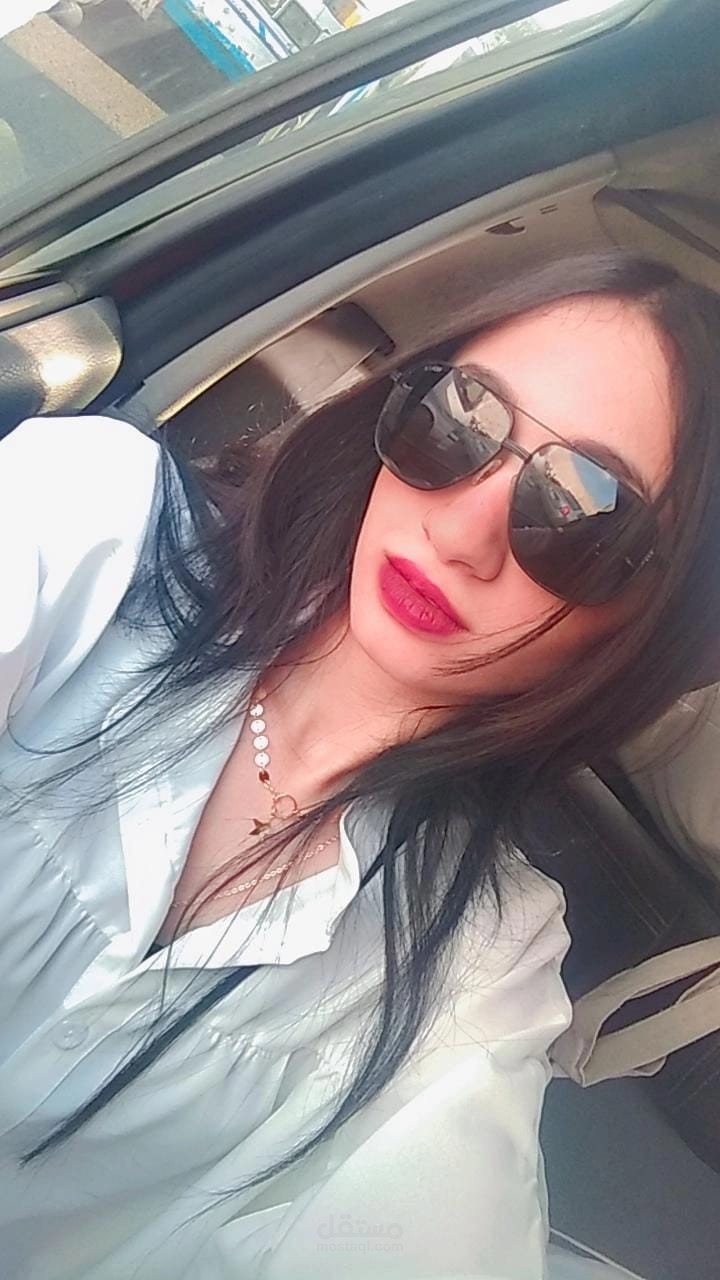 معلمة واخصائية نفسيه