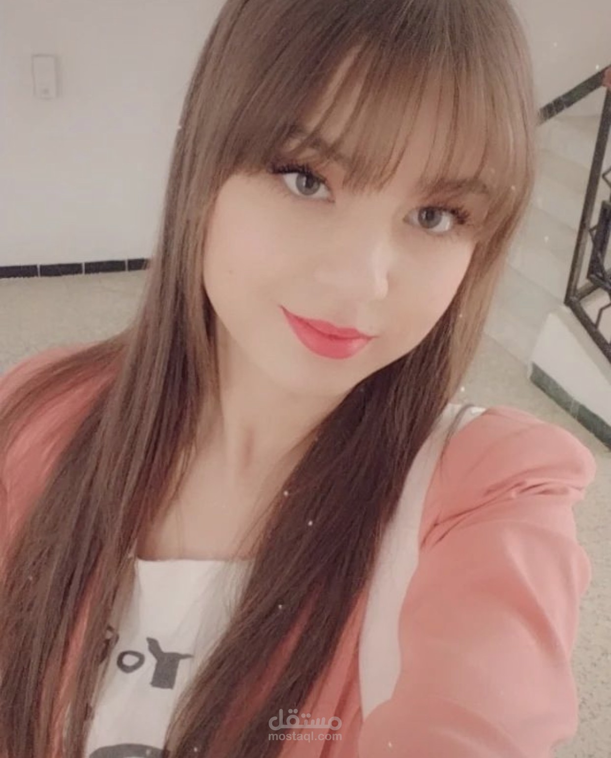 صحفية ومعلقة صوتية محترفة، اعمل لدى فريق "MILALIM"