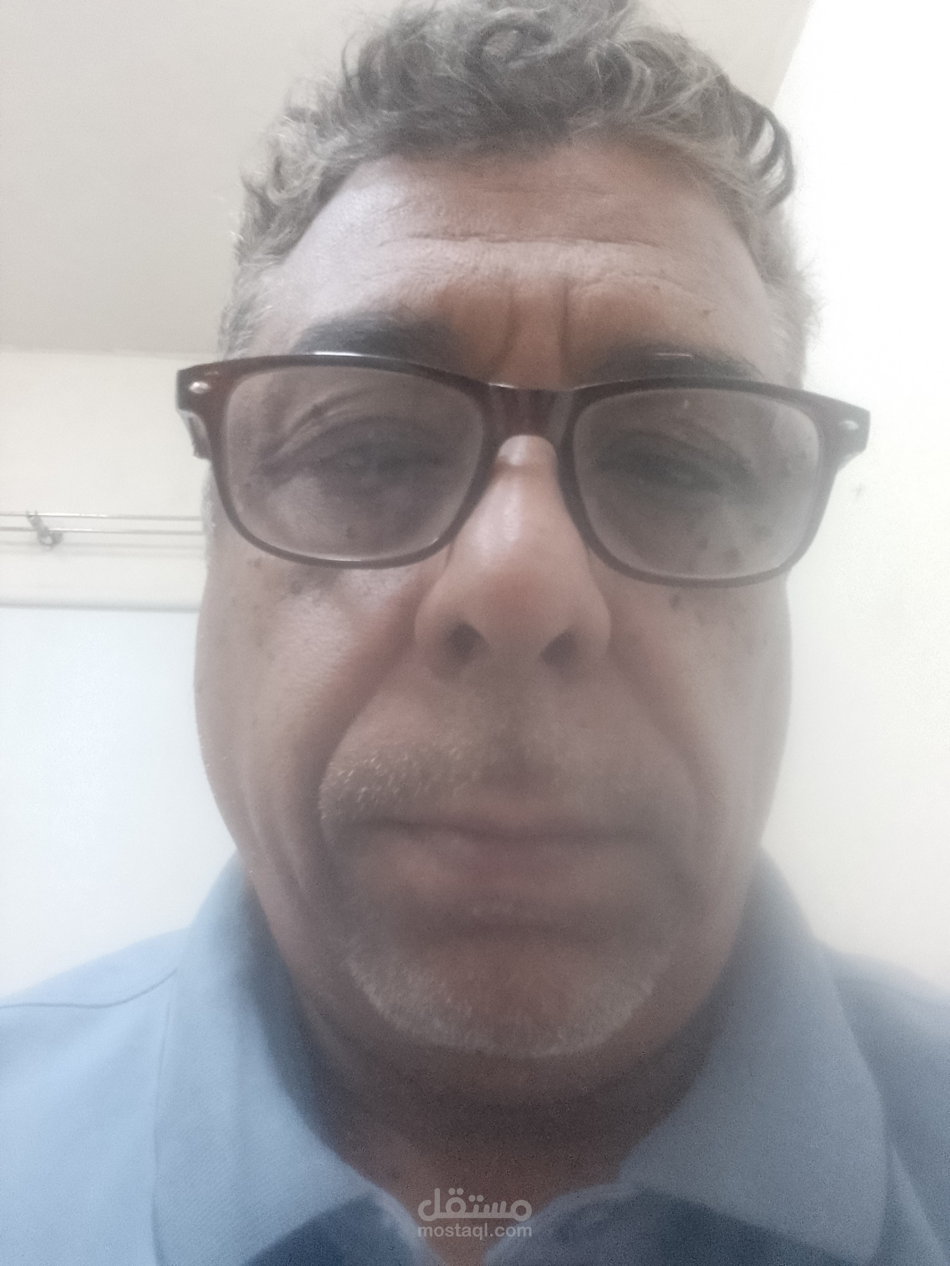محاسب يمسك الدفاتر  ويعمل القوائم المالية