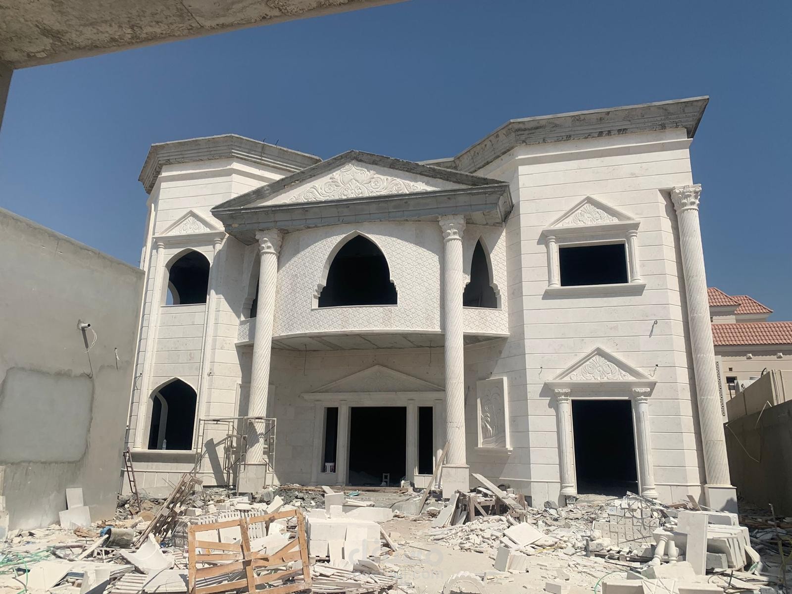 تصميم وتلبيس حجر طبيعي واجهة منزل