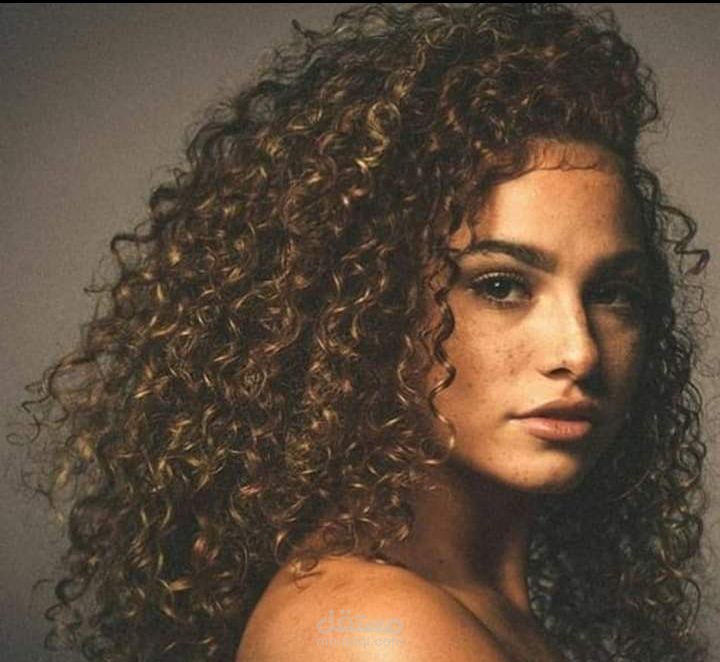 مصميمة جغرافيك ومترجمة اصوات