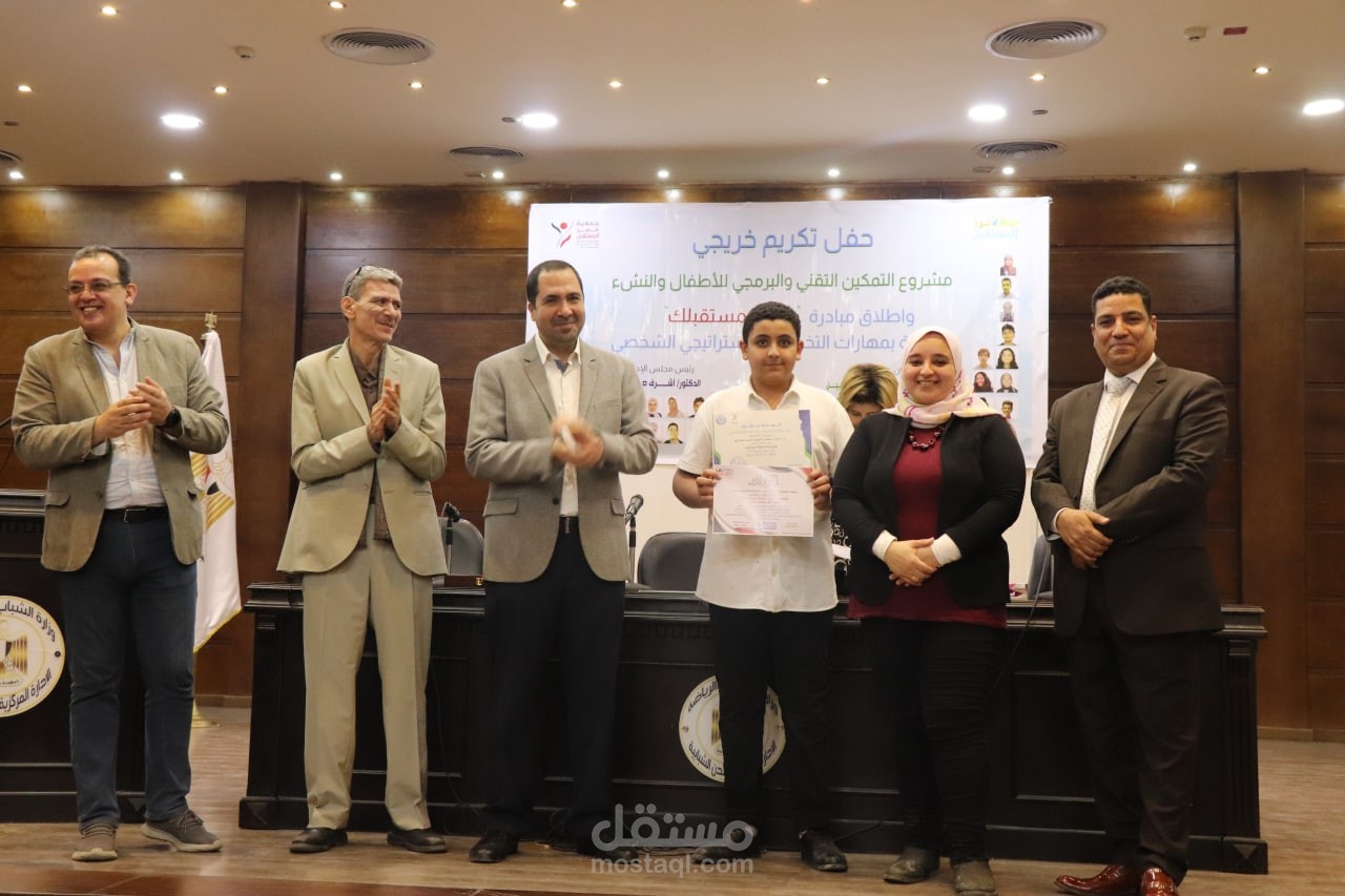 المشرف العام على مشروعات البرمجة التفاعلية بالتعاون مع كلية الحاسبات والذكاء الاصطناعى