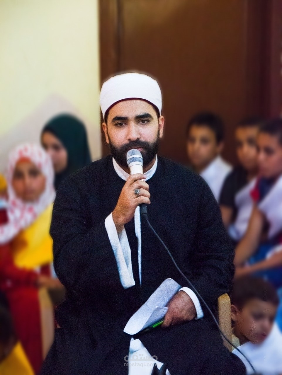 عملت كمدرس عربية وشرعي بالعديد من المعاهد الأزهرية، ومستقل
