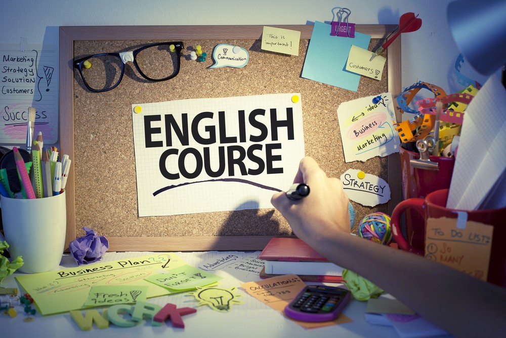 باحث في الصوتيات واللهجات الإنجليزية مع مؤسسة Sounds American الأمريكية.
