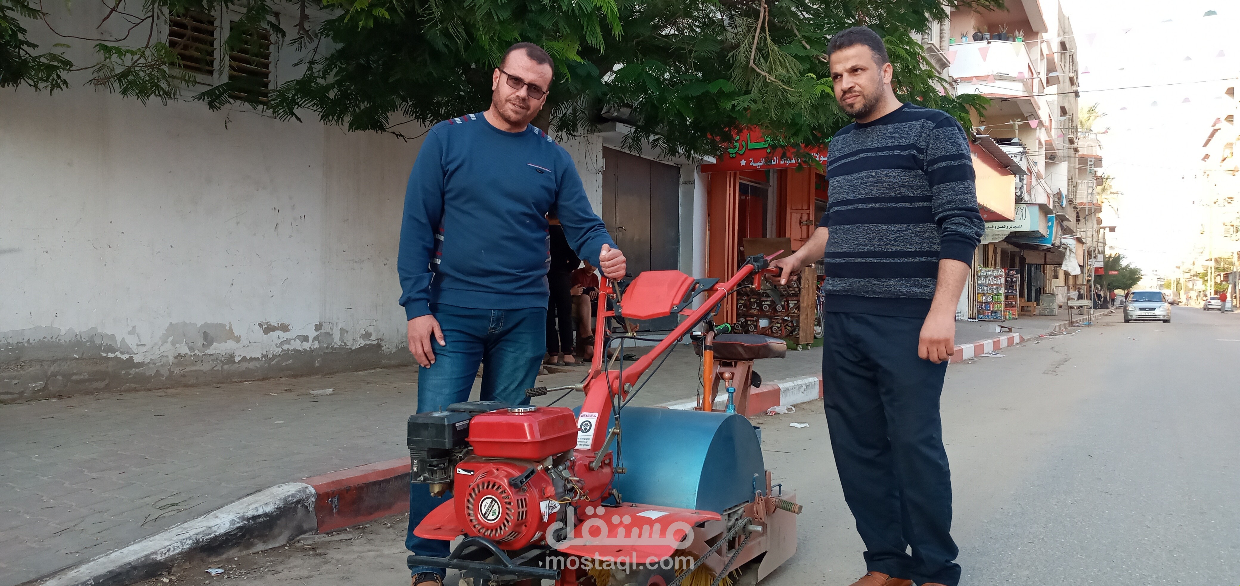 جائزة أفضل فكرة مشروع محتضن (انتاج ماكنة كنس الشوارع)