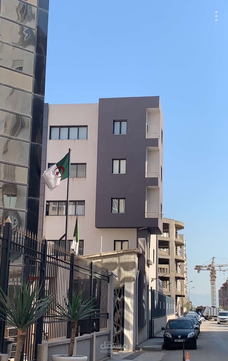 العمل على تخطيطات للبناء