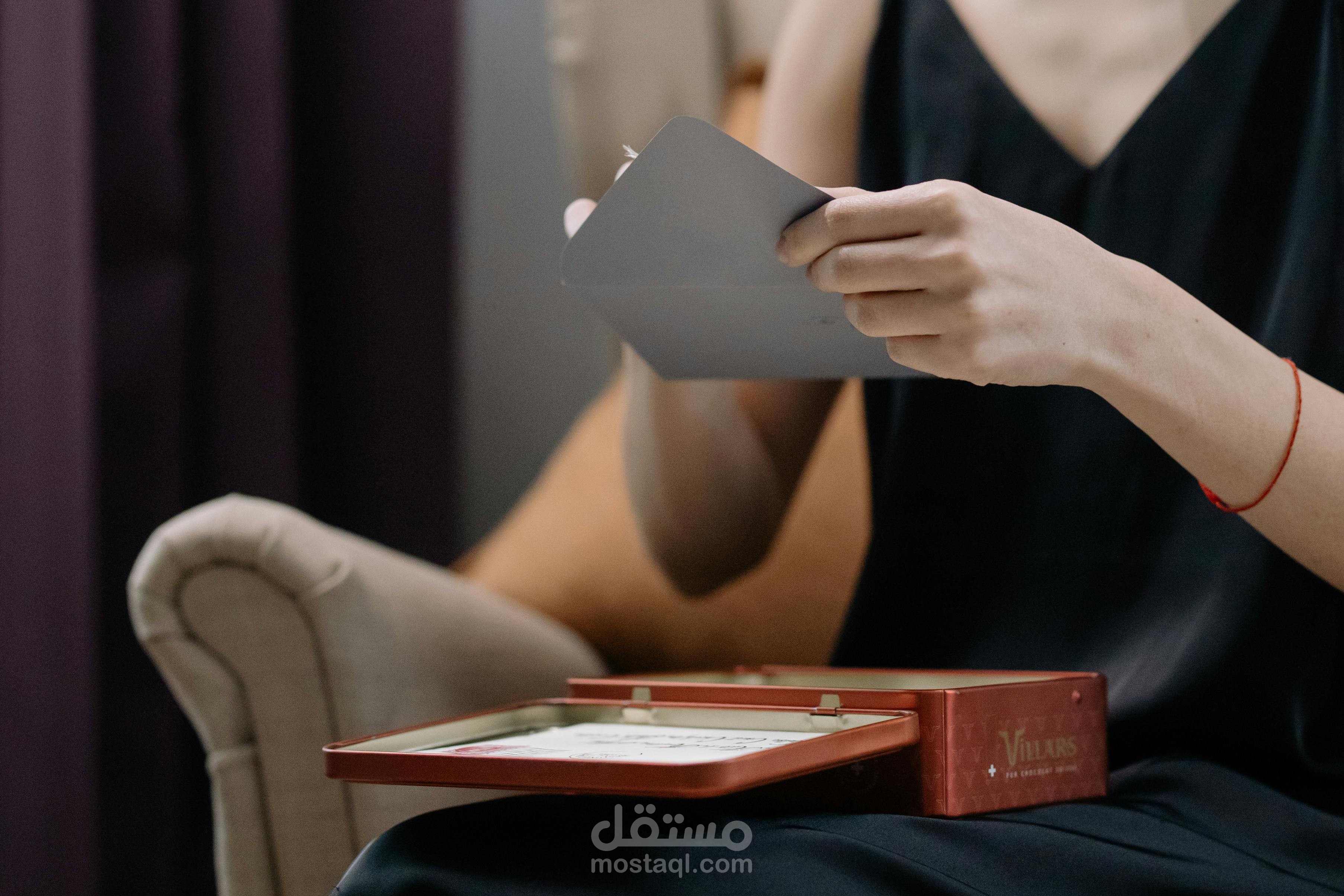 تصميم شعار ( لوجو ) محترف لشركة عطور ( perfumes )