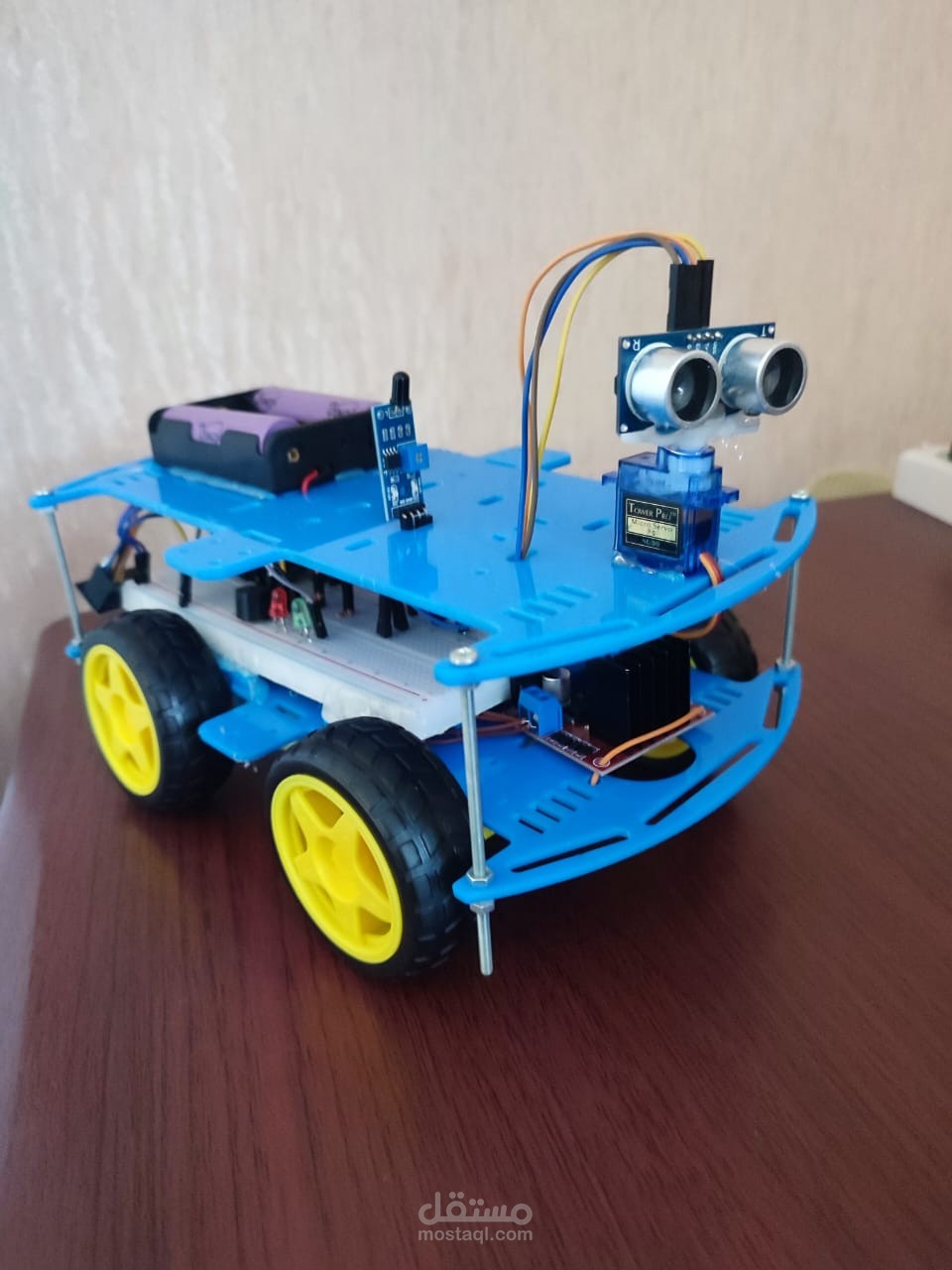 Smart Car لها موقع وابليكيشن خاص بها متصله ب ال Firebase