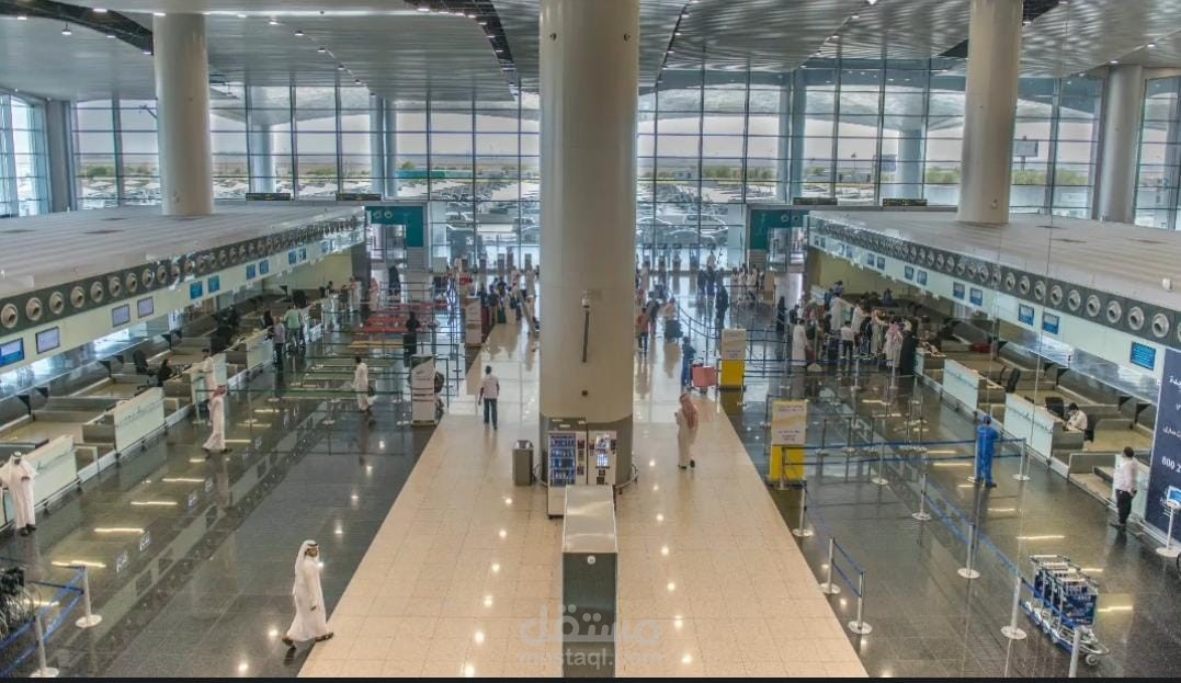 اداء صوتي للإعلامات داخل مطار