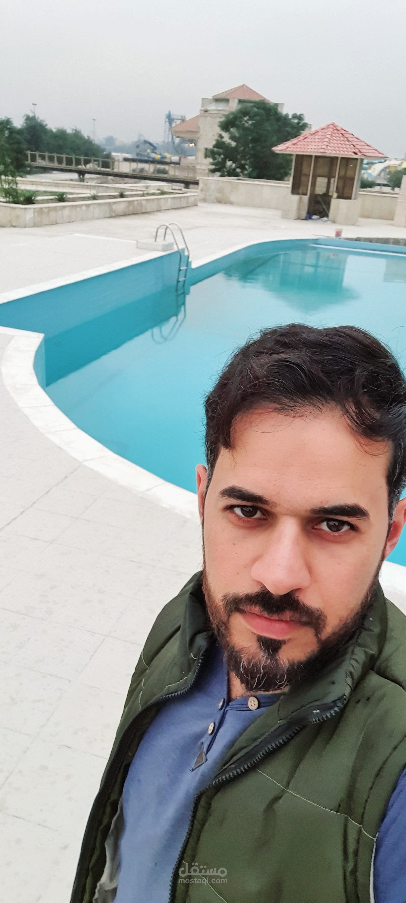 إنشاء مسبح مفتوح بمساحة 200 متر مربع