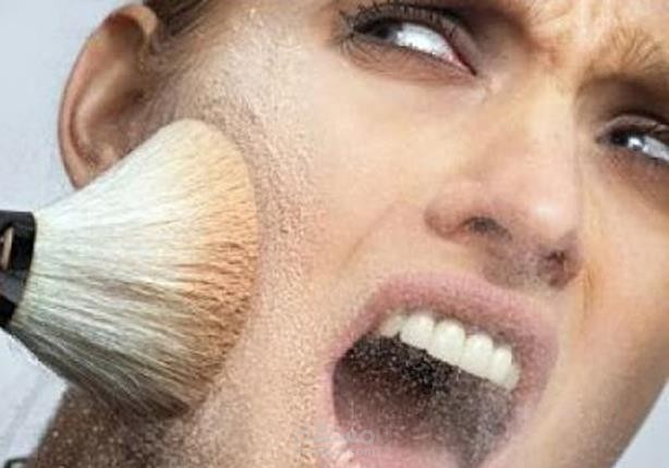 "خطورة مواد التجميل: فهم المخاطر والحفاظ على صحتك الجمالية"