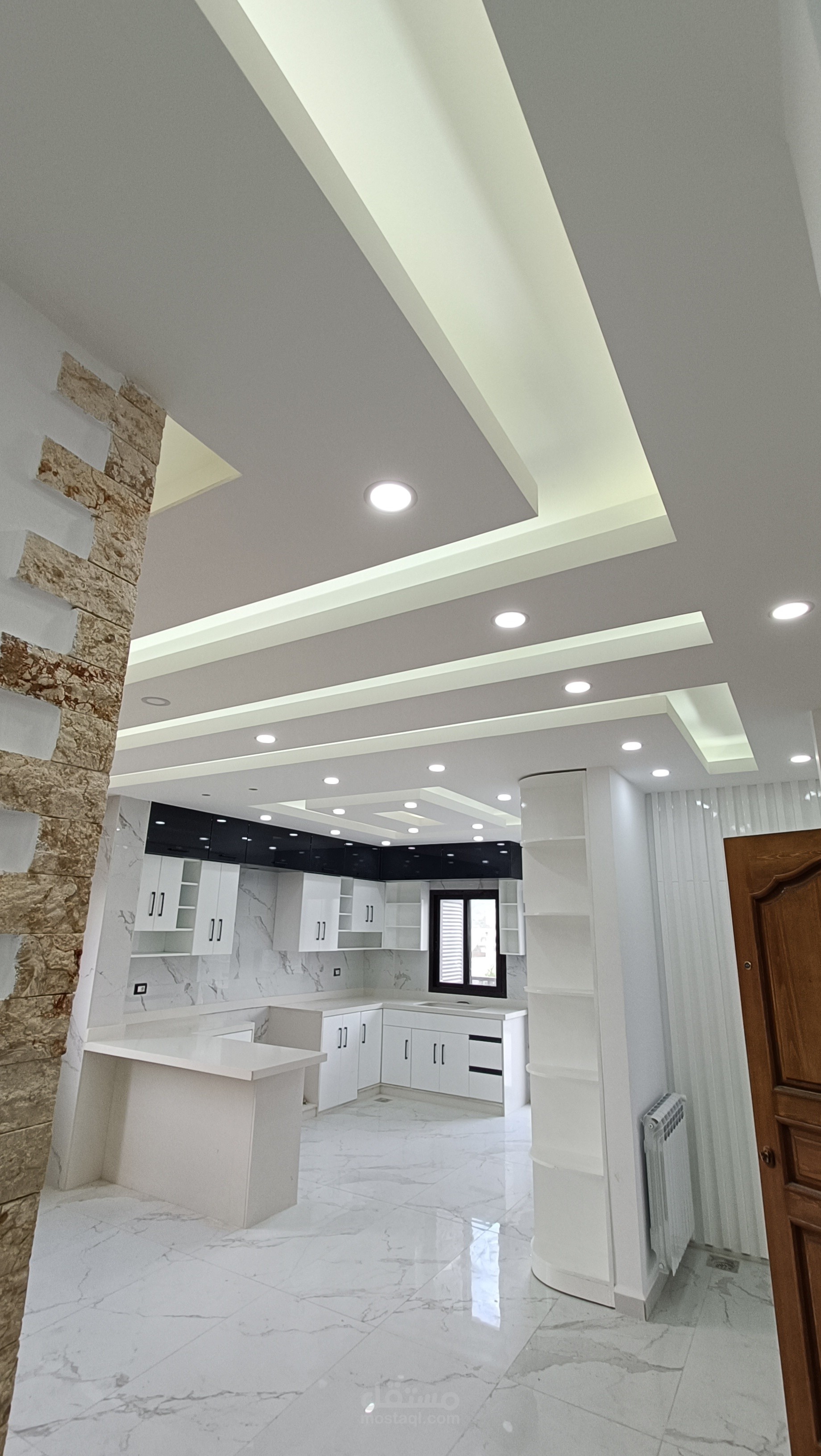 مطبخ منفذ على أرض الواقف