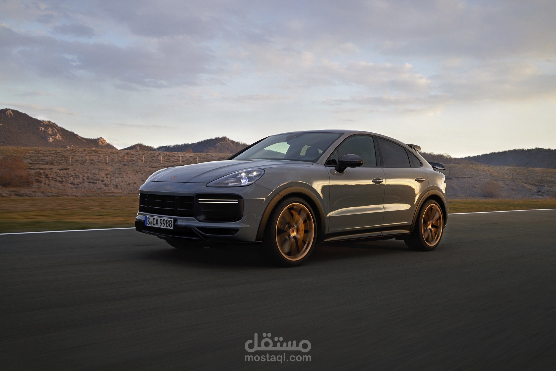 Swot Analysis for Porsche car and Marketing for it