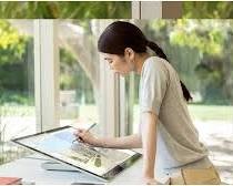 سأختار العنوان الأول، وهو "التجارة الإلكترونية: مفهومها وأنواعها ومزايا وعيوبها". فهو أكثر دقة من العنوان الثاني، لأنه يحدد أنواع التجارة الإلكترونية الثلاثة.