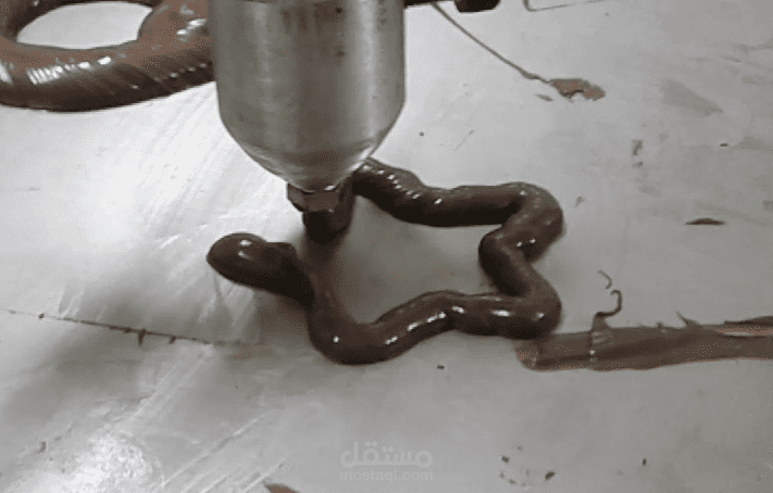 تصميم وتنفيذ آلة CNC للرسم بالشوكولا والعجين