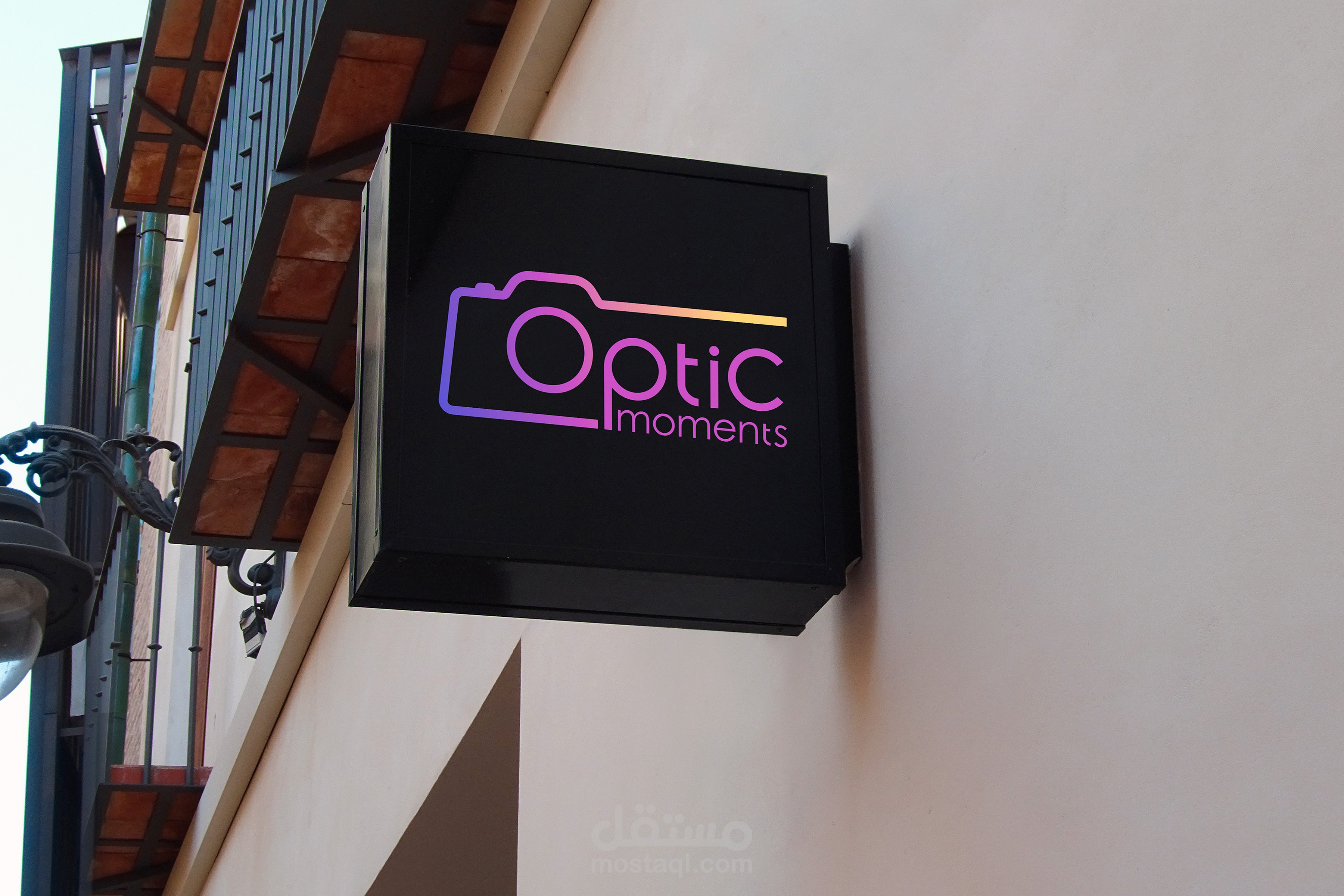 شعار "Optic moment"