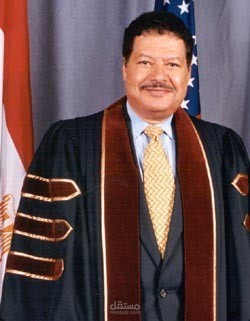 مقال عن الدكتور احمد زيل