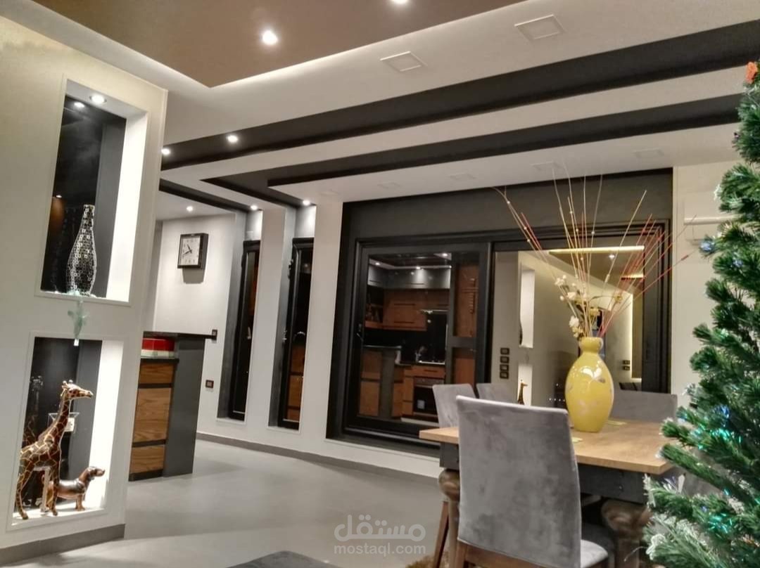 تصميمات داخلية خاصة بشقة سكنية مع عمل توزيعات مناسبه للفرش و الكهرباء و اختيار الالوان