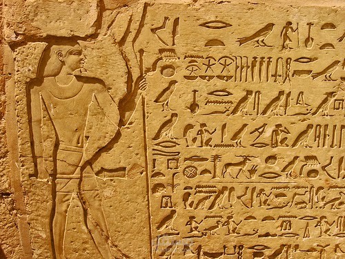 كتابه مقال احترافي عن تاريخ مصر والاهرامات القديمه SEO