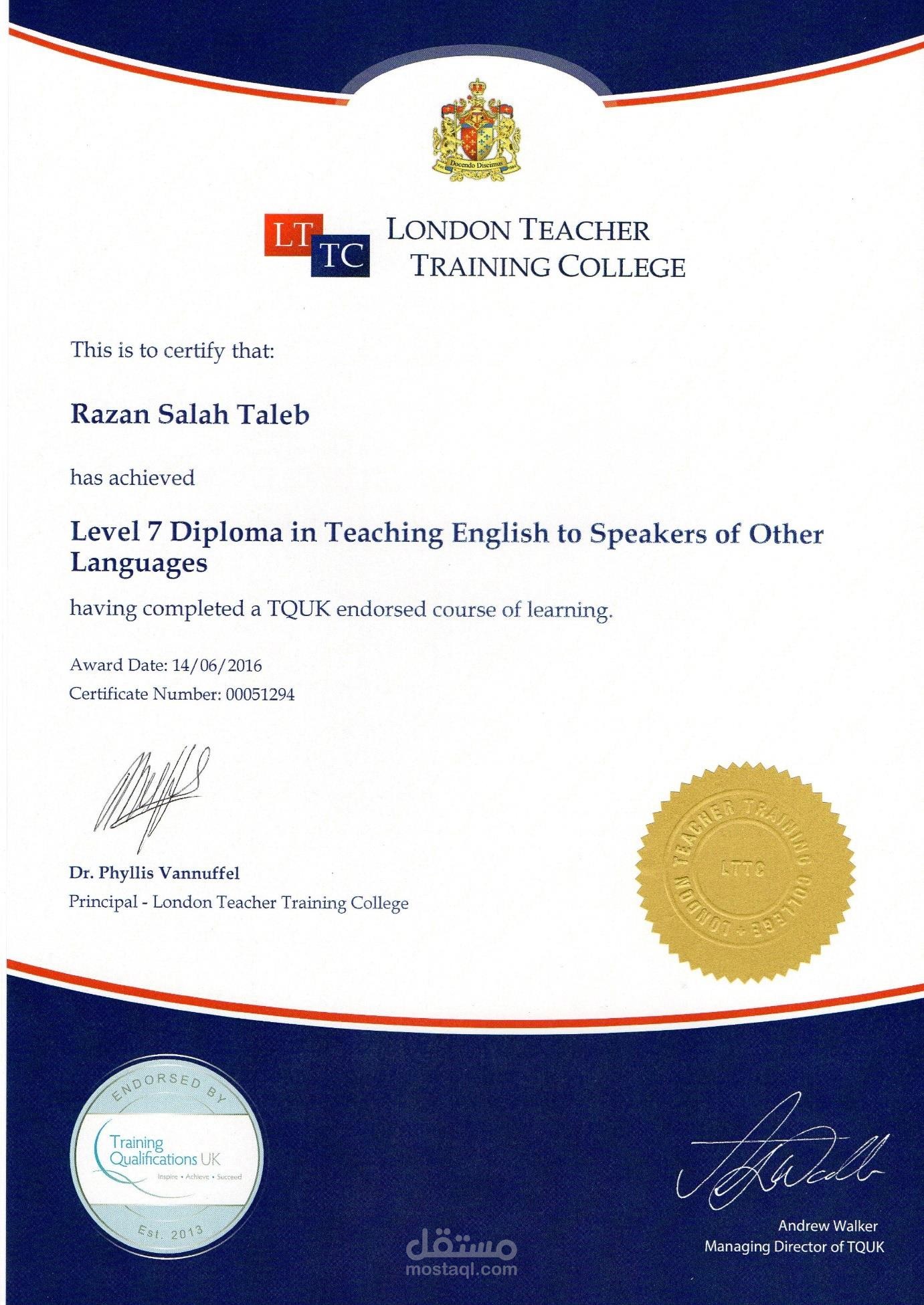 تدريب المدرسين والمدراسات في مدارس متعددة على تدريس المنهج المخصص للغة الانجليزية