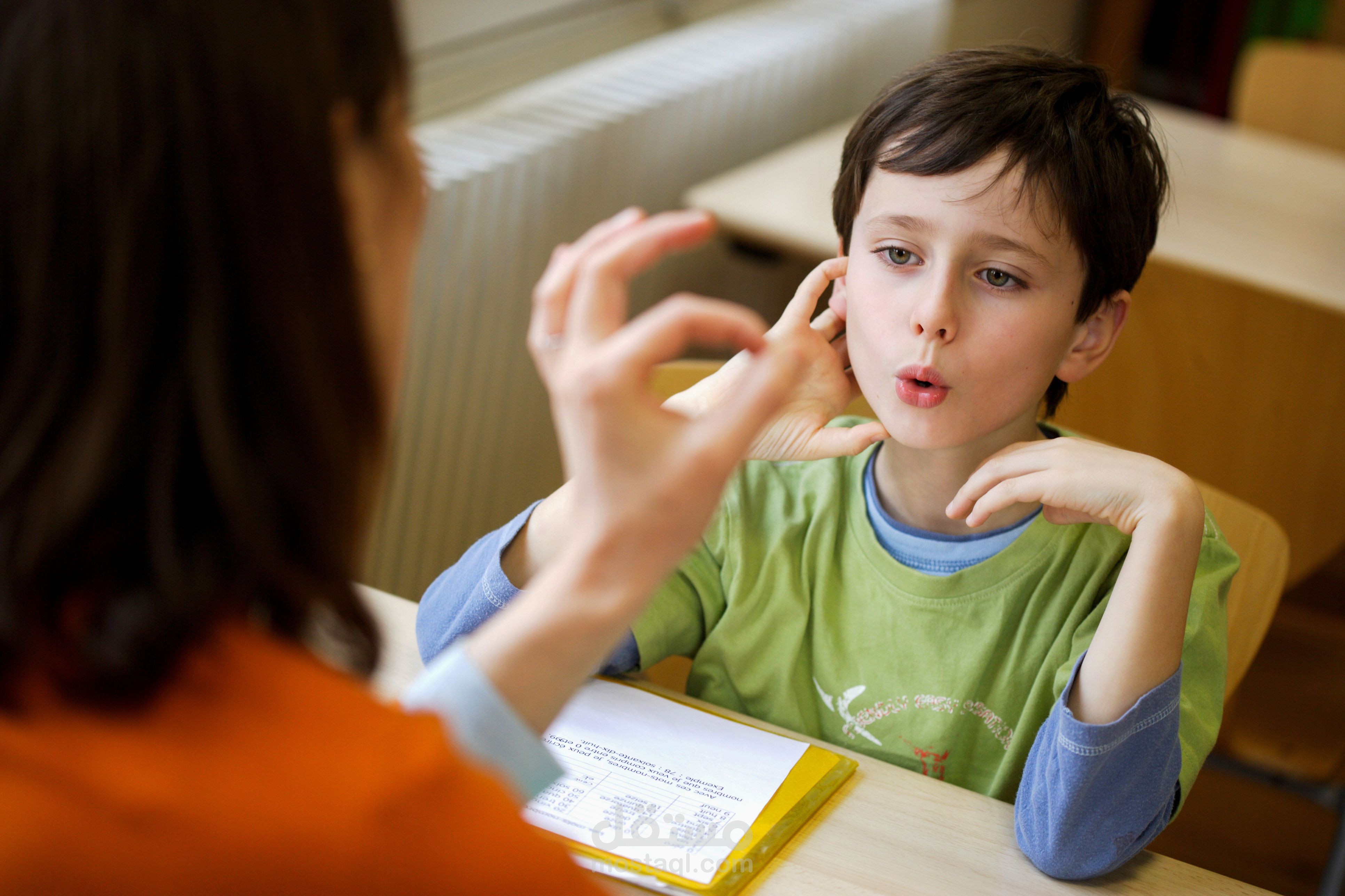 ترجمة من الإنجليزية للعربية: اختلاف تعلّم اللغات بين الأطفال والبالغين