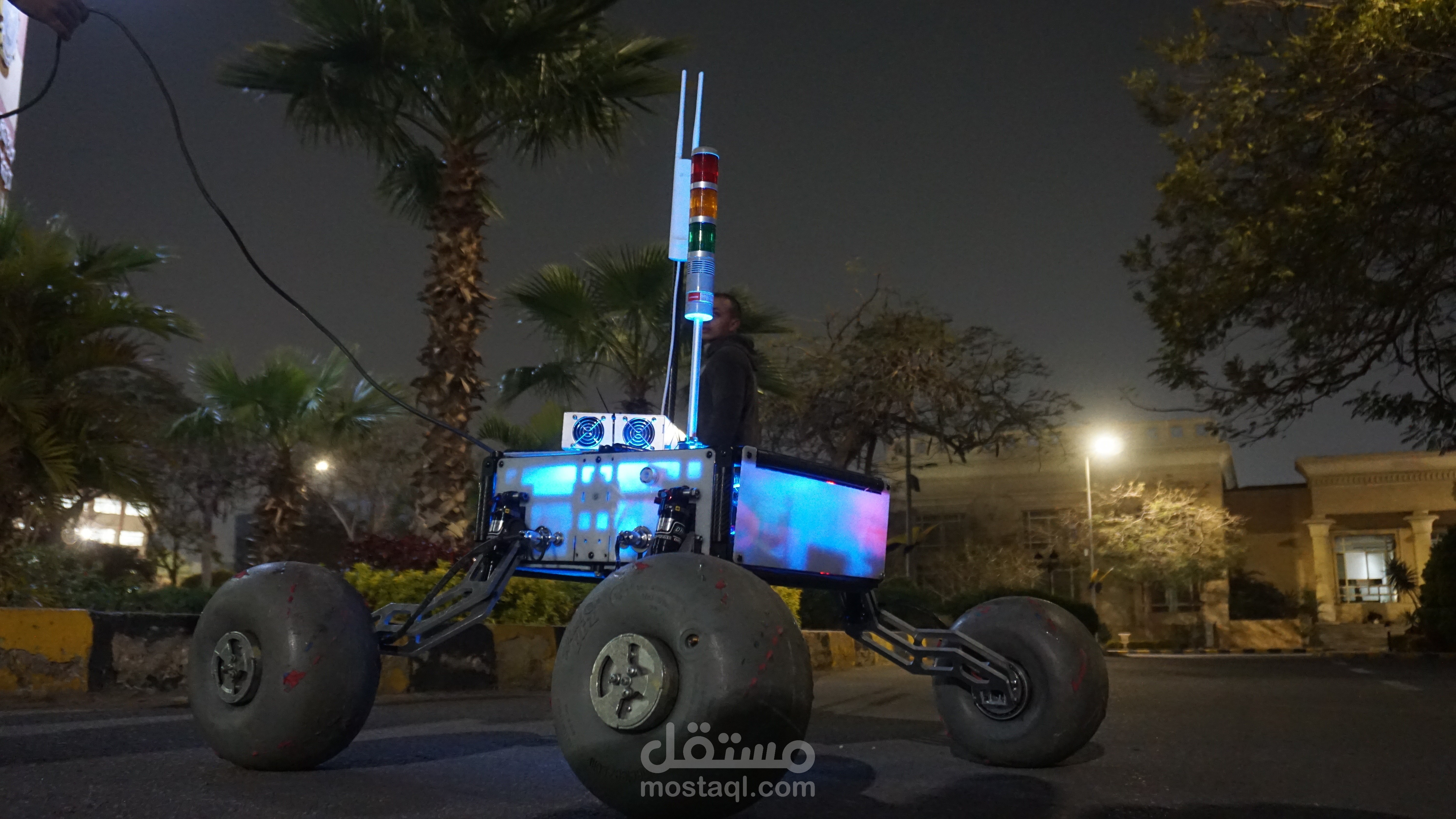 تصميم و تصنيع مركبة محاكي لمستكشف المريخ