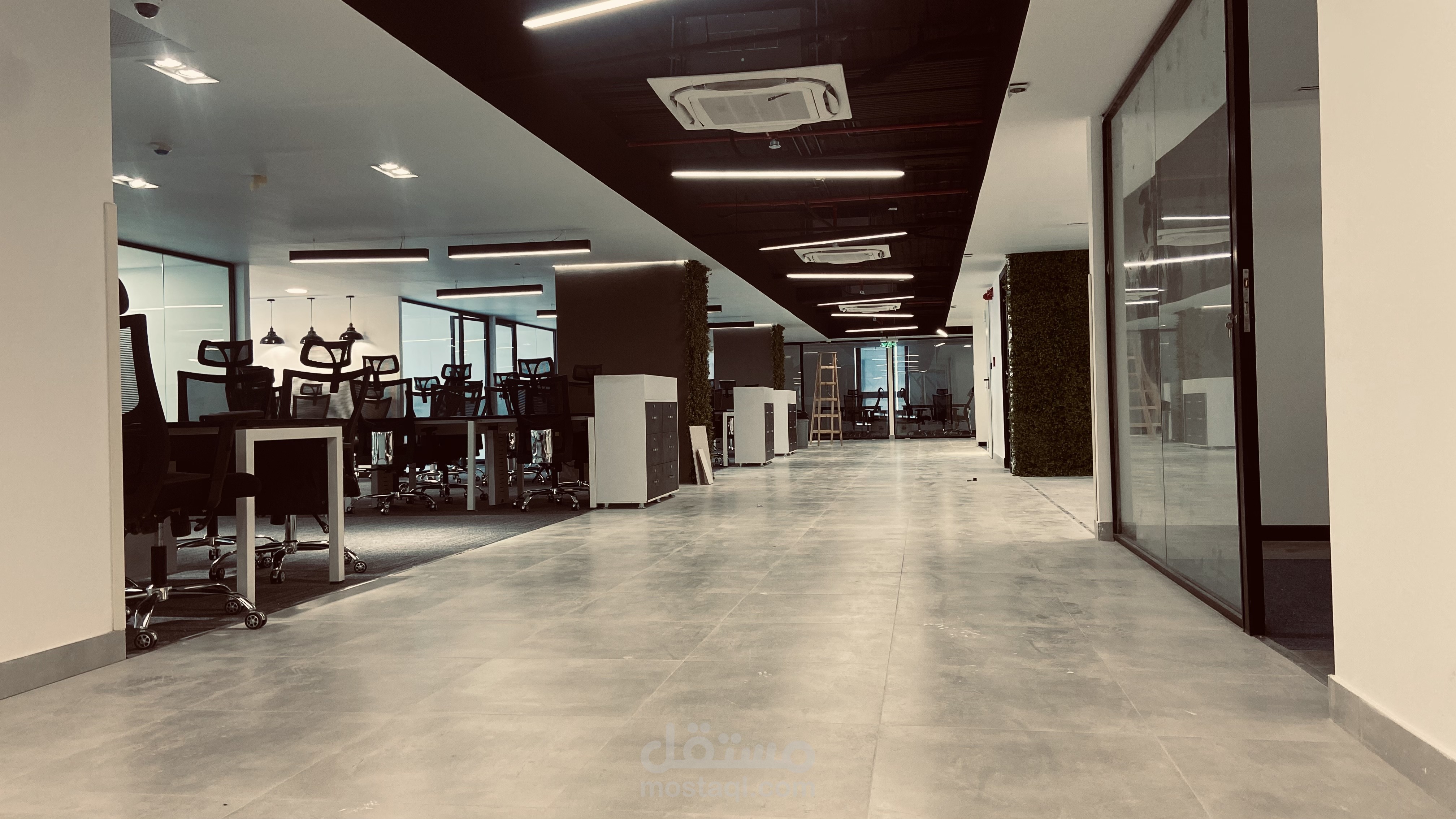 تصميم وتنفيذ داخلي لمبني اداري