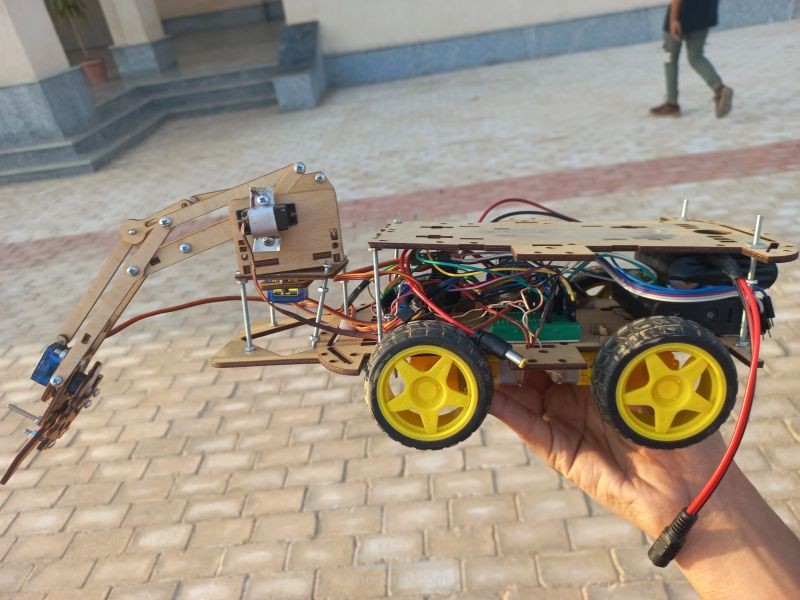 تصميم وبرمجة روبوت متحرك بالتحكم اللاسلكي (Bluetooth RC Robot Chassis)