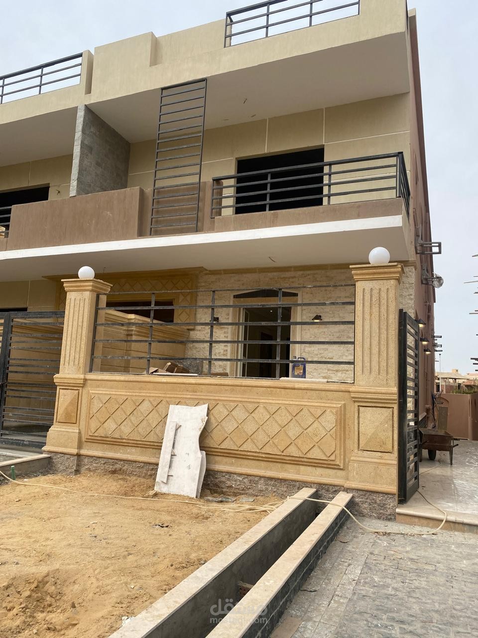 مشروع تصميم واجهة وديكور فيلا علي الطراز الحديث