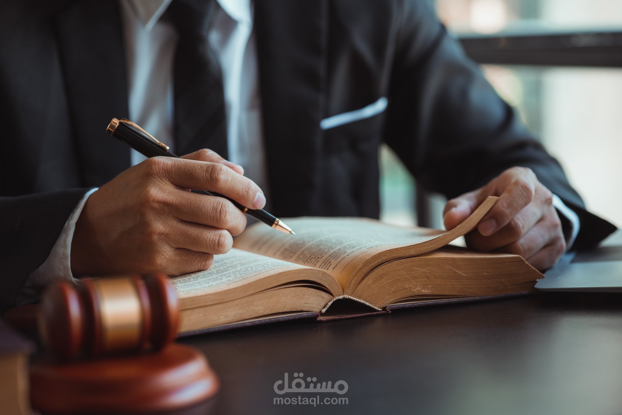 صياغة عقد قانوني متوافق مع انظمة المملكة العربية السعودية