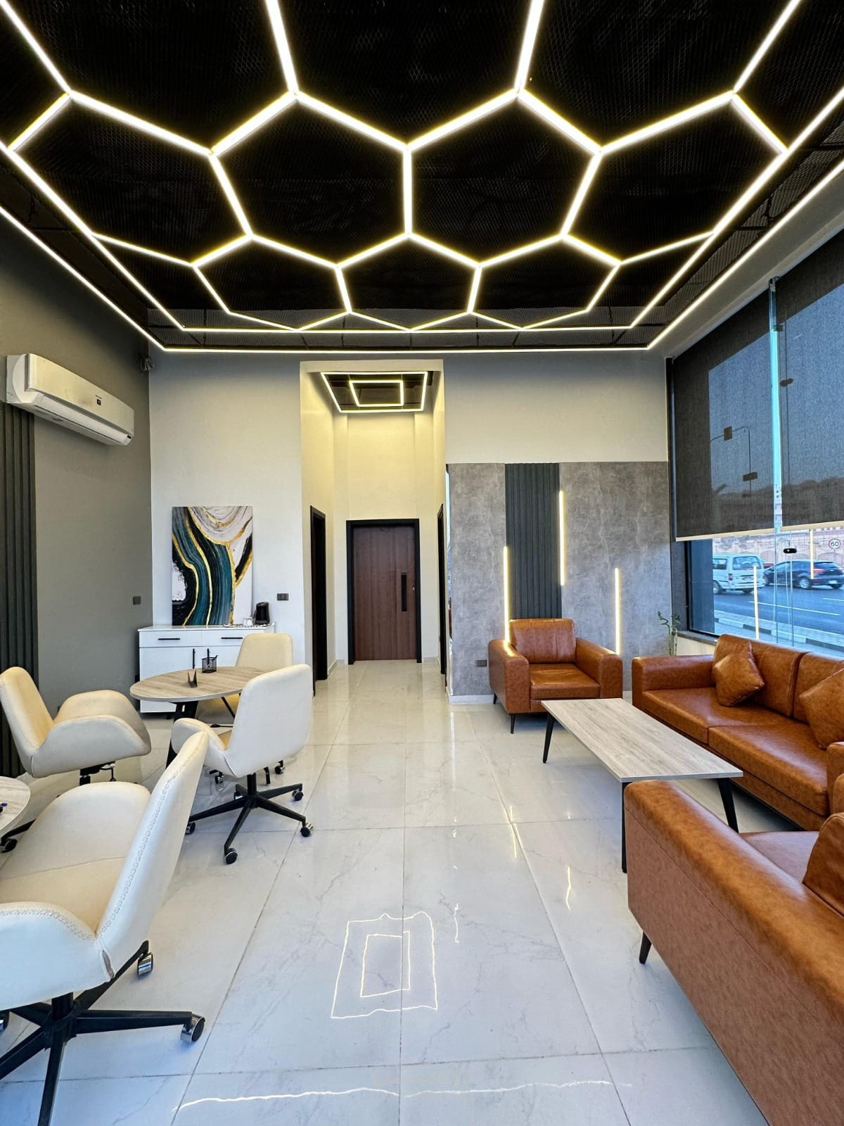 معرض سيارات