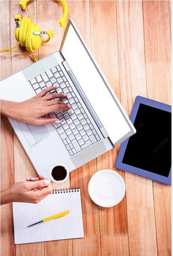 كتابة المقالات والتدوينات وإعادة صياغتها.